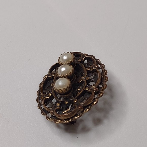 Vintage Oval Shaped 3 Faux Pearl Little Cute Metal Brooch - Picture 8 of 14